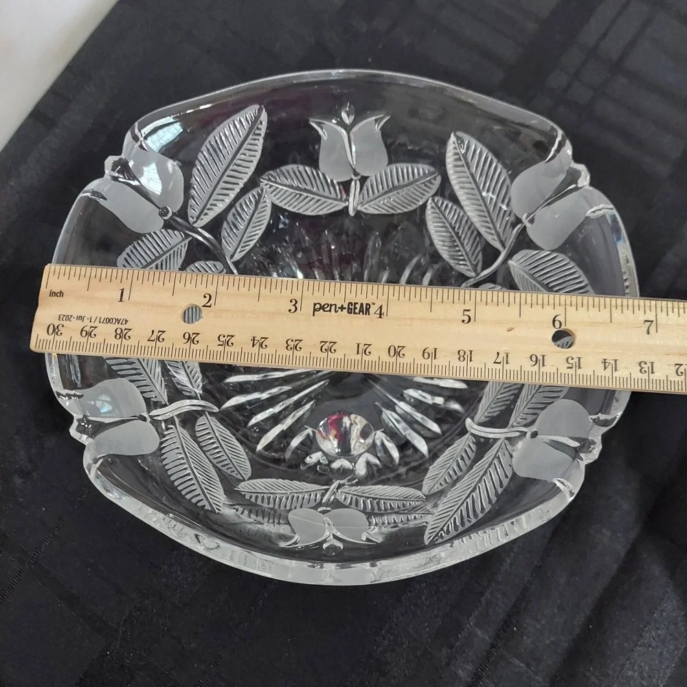 Vintage Fifth Avenue Crystal Frosted Bowl Etched Tulip with 3 Feet 4